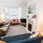 Holiday home Yonge's House -